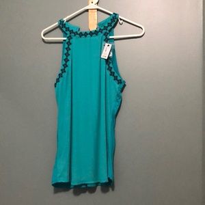 Limited top with beautiful details arms and neck